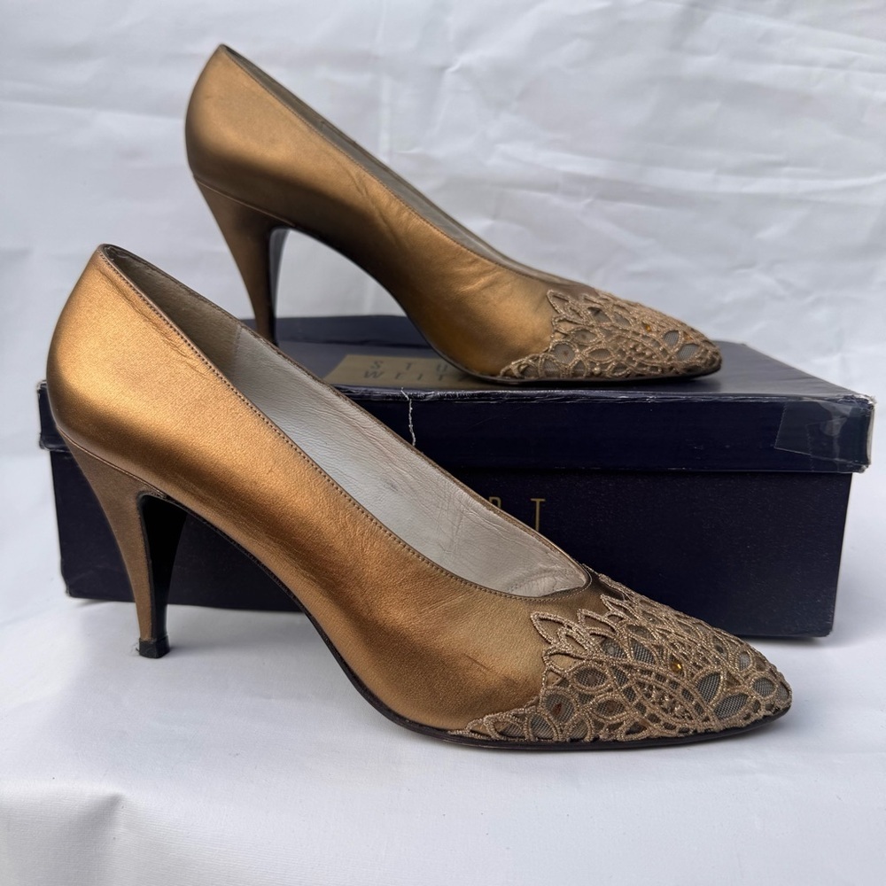Stuart weitzman // vintage bronze pointed toe heels size 8AA